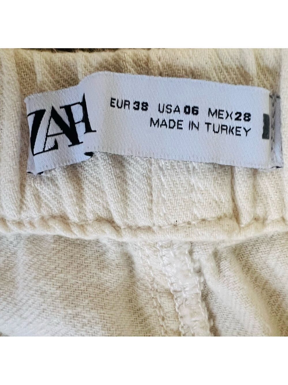 Zara Linen Cargo Jogger Pants In Cream
Size 6 - Picture 3 of 7